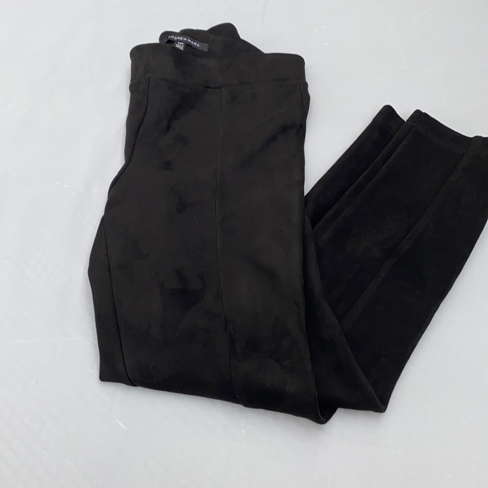 Andrew Marc black tapered pants. Size Small